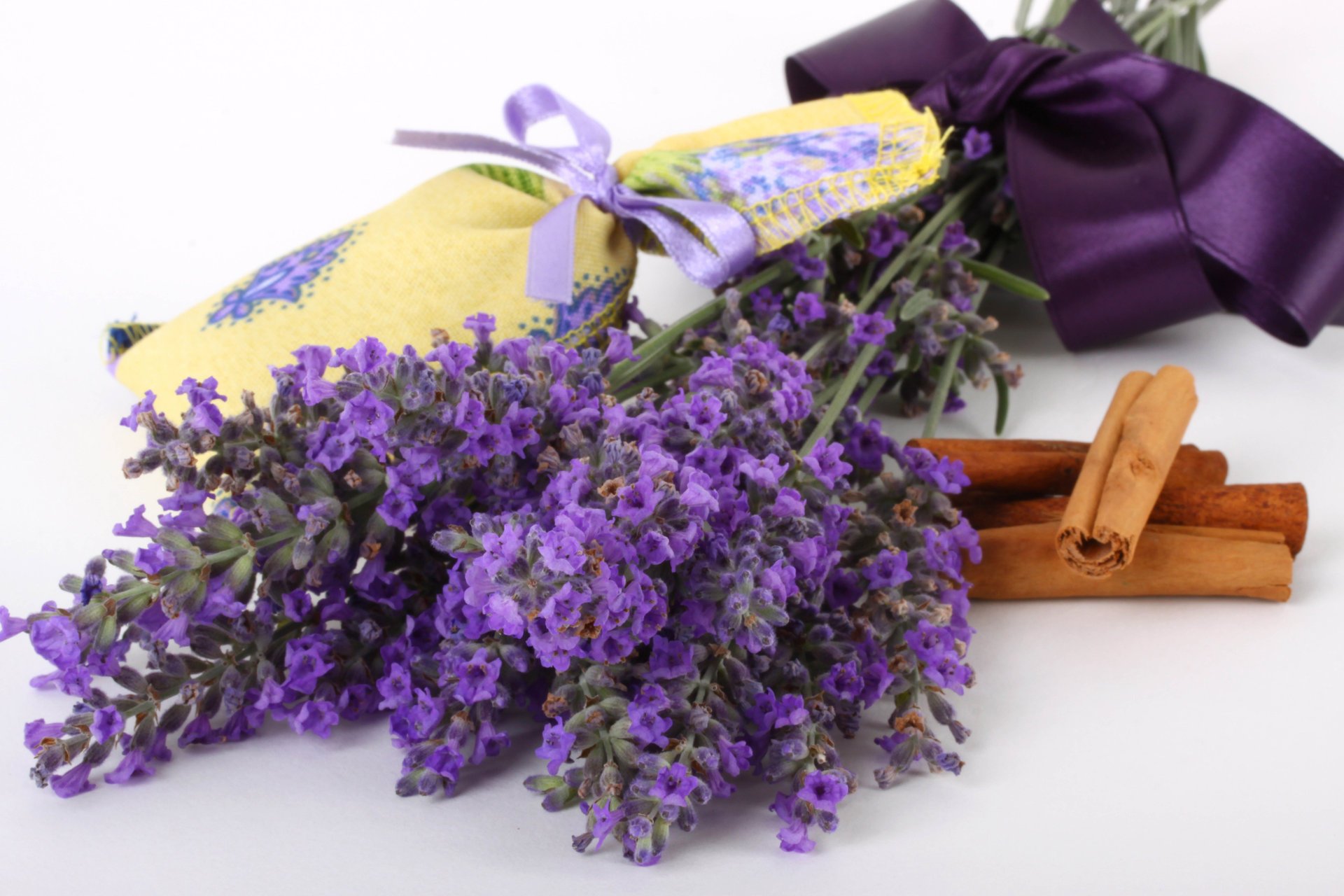 bouquet ruban cannelle
