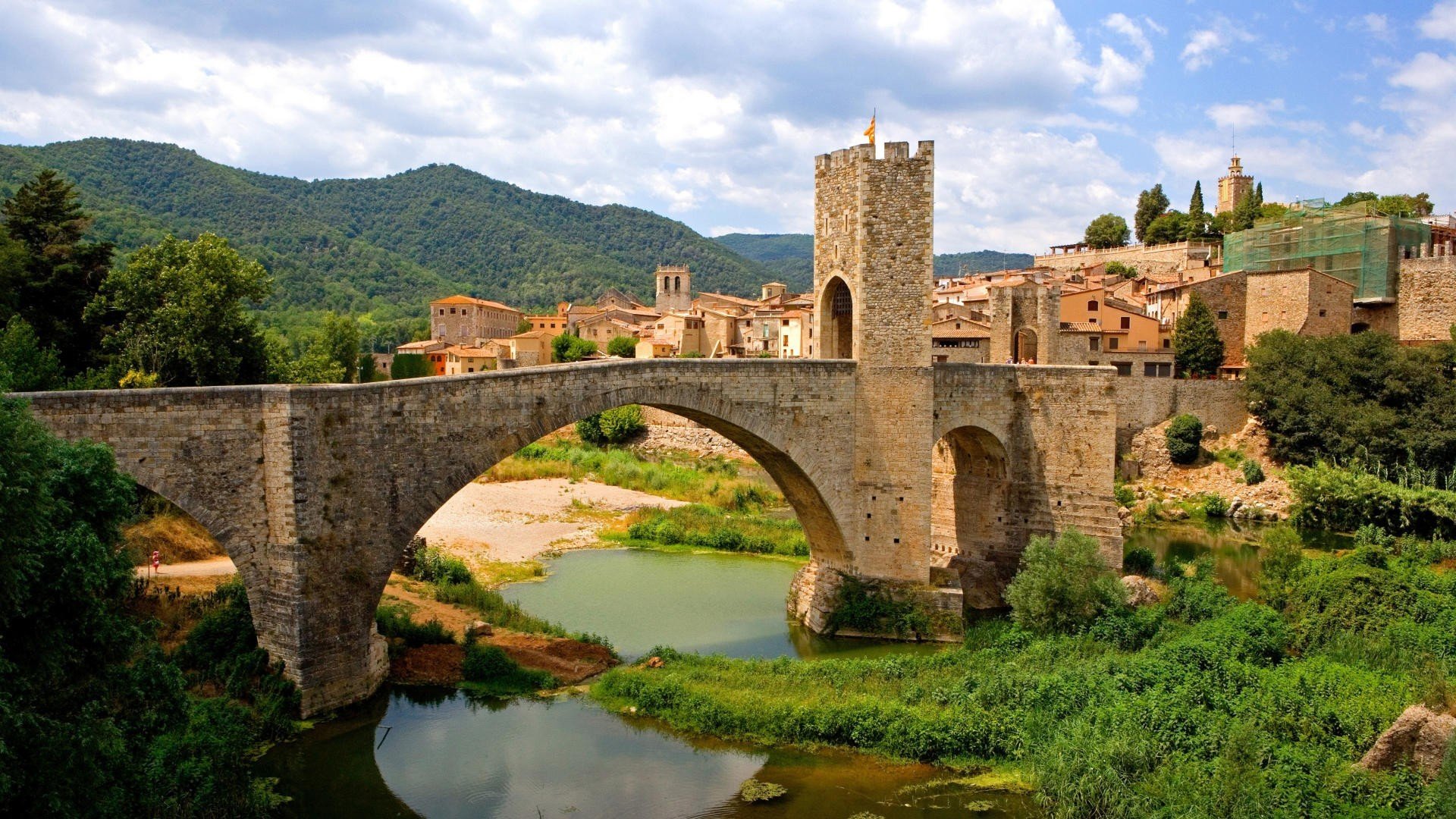 tour pont eau maisons