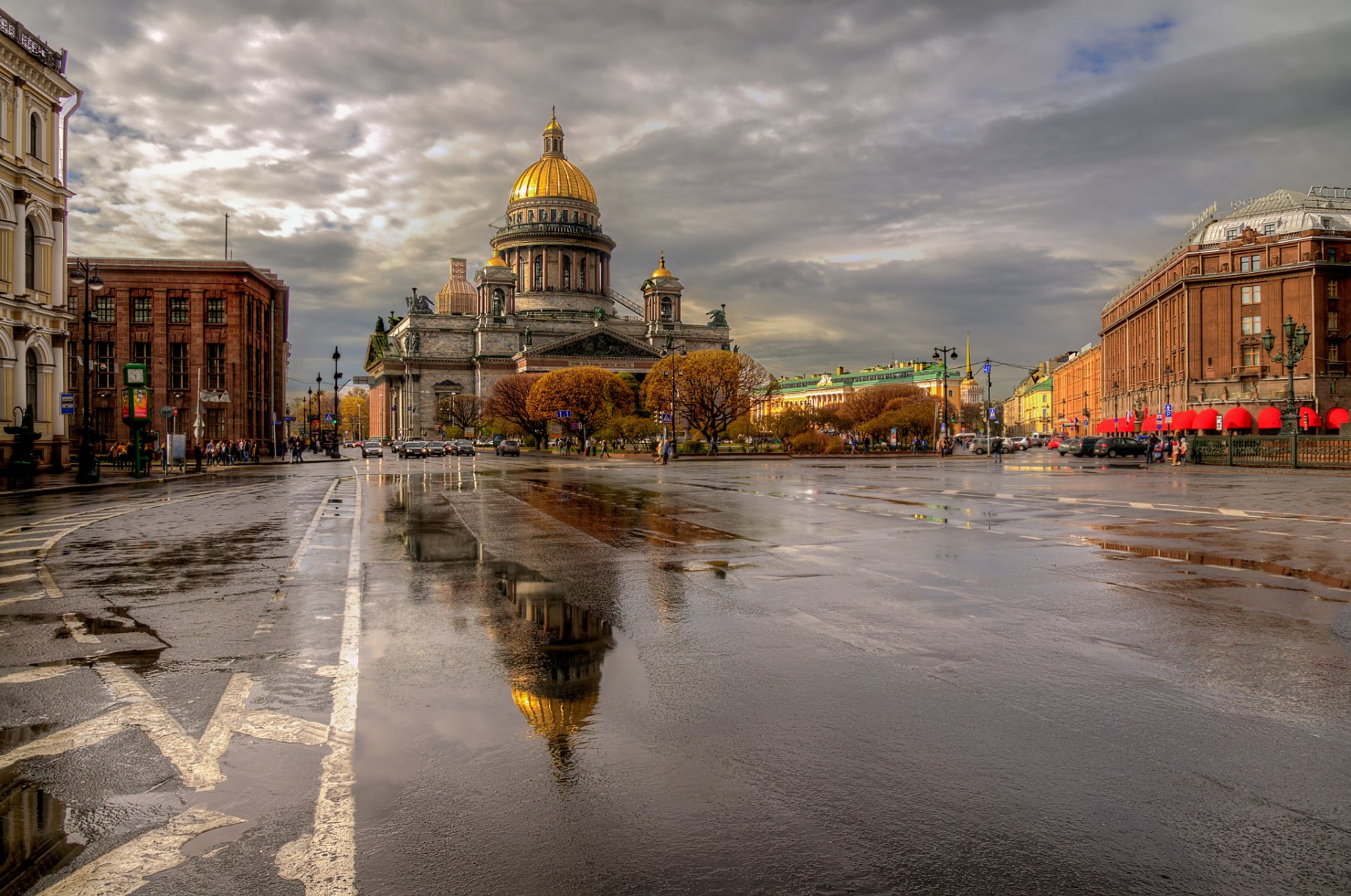 san pietroburgo dopo la pioggia russia