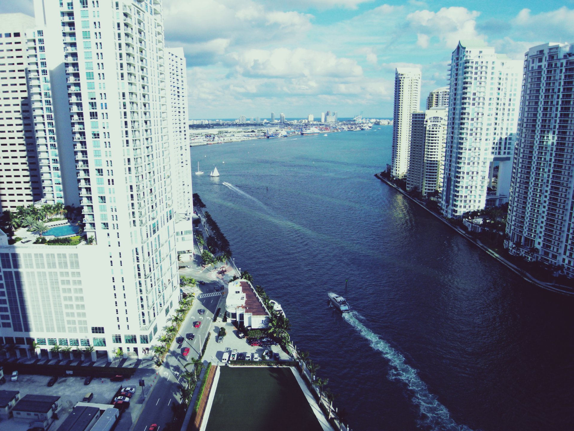 miami floride gratte-ciel maisons hauteur bateau eau vice-ville