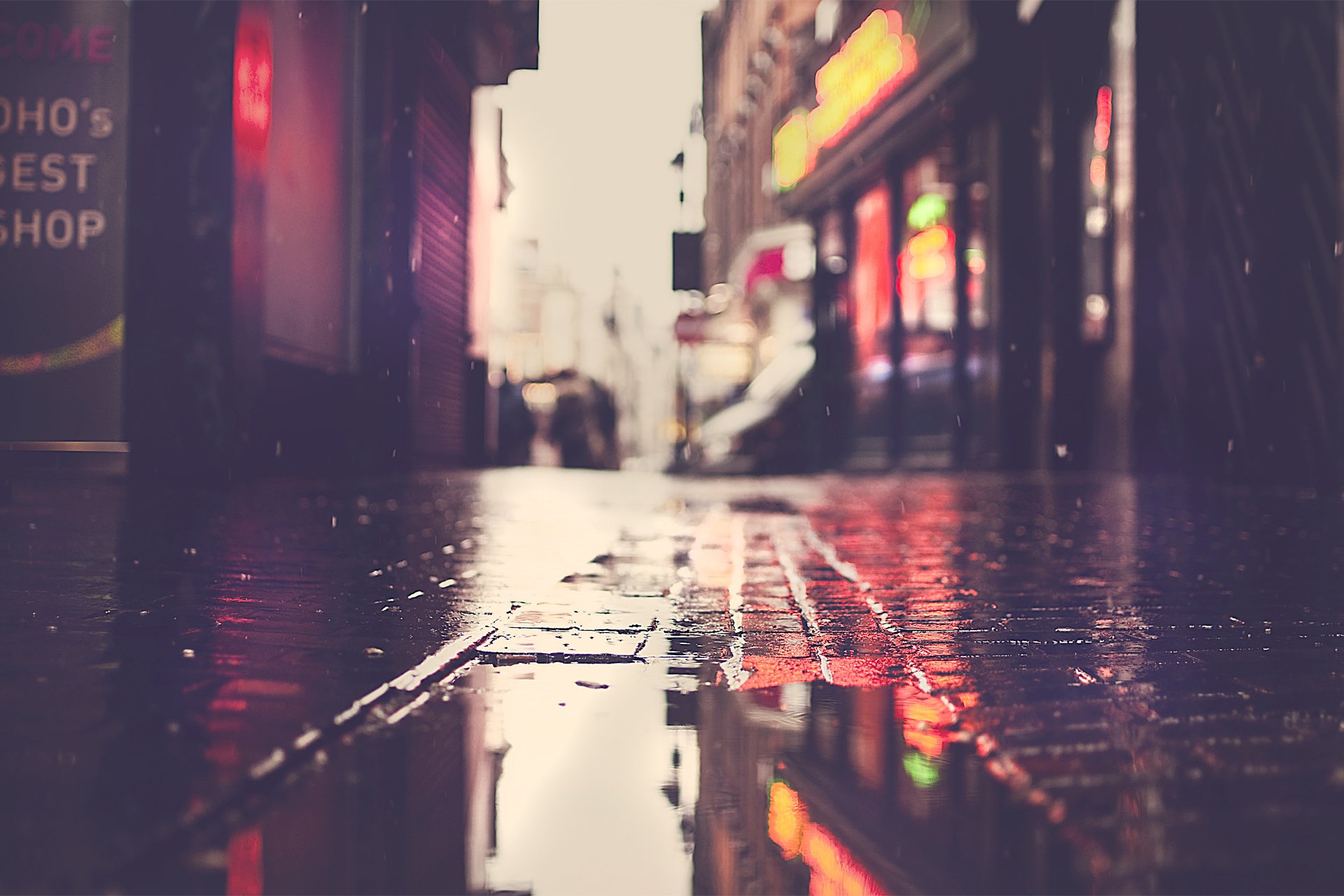 england city of london winter autumn wet close up light reflections bokeh lane