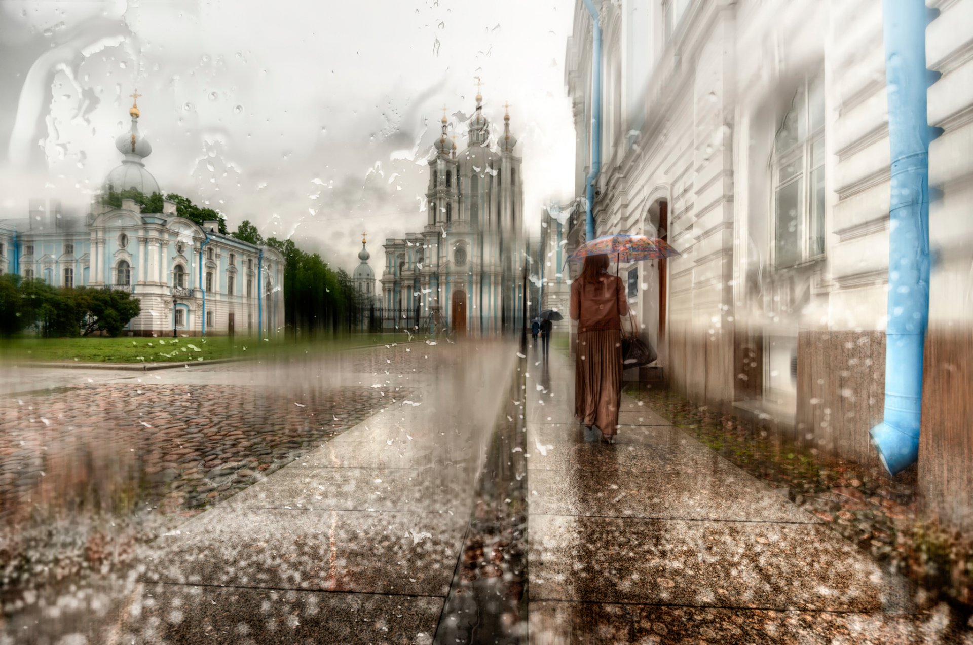saint-pétersbourg pluie gouttes fille parapluie imperméable