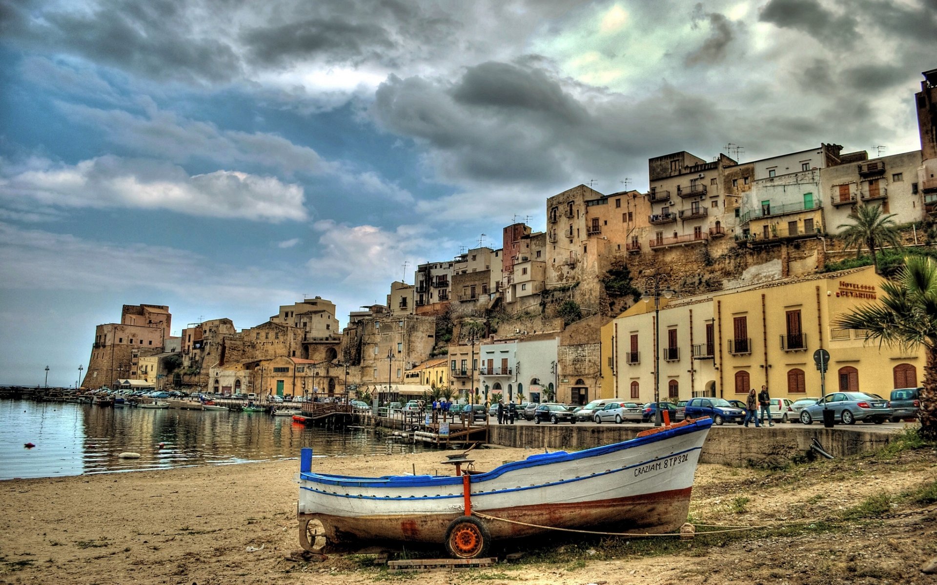 castellammare del golfo sicilia italia castellammare del golfo porto barca lungomare edifici auto auto
