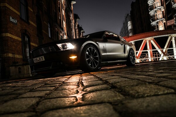 Mustang opaco, sera strade della città