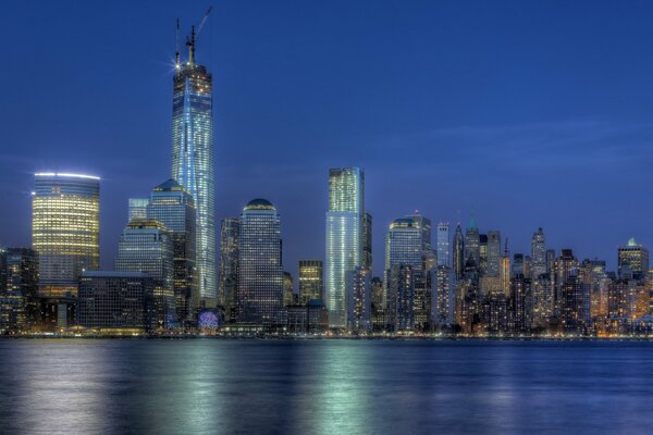 Torre de la libertad en nueva York por la noche