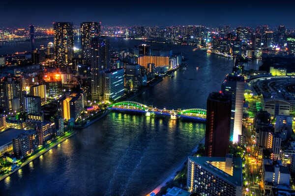 Vista desde rascacielos a Tokio noche