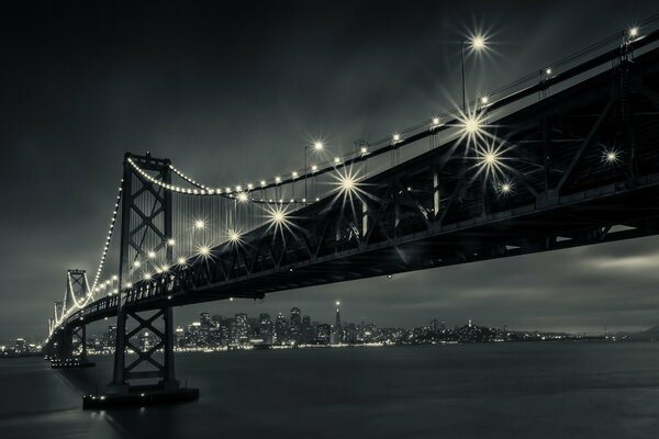 Luces del puente nocturno de San Francisco