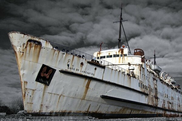 Geisterschiff am Pier