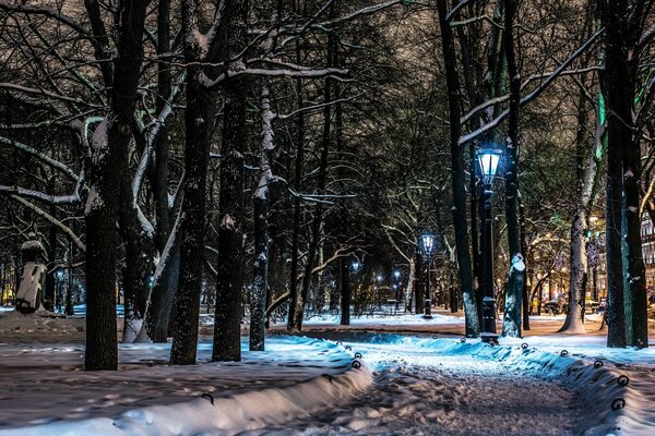 Безлюдный город Санкт-Петербург