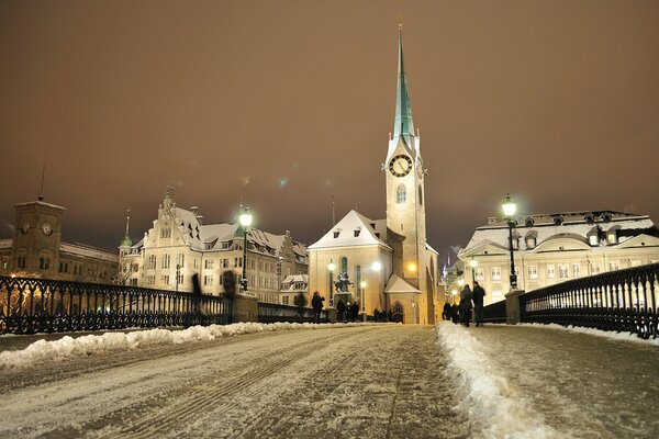 Abend Zürich. Winterschweiz in Lichtern