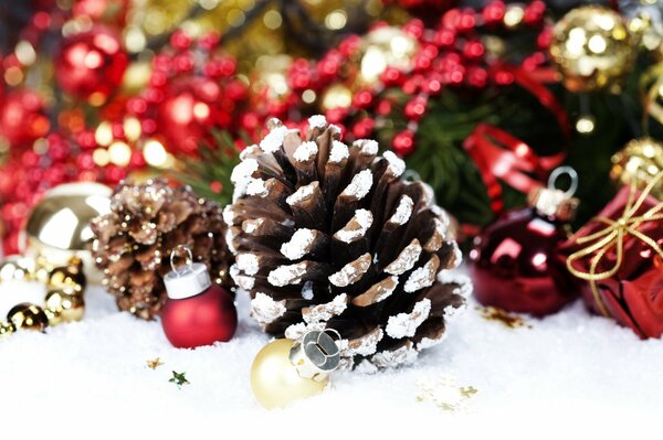 Bernoccolo. Giocattoli di Natale sull albero di Natale
