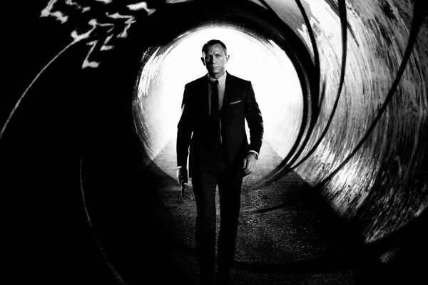 James Bond Daniel Craig czarno-białe zdjęcie