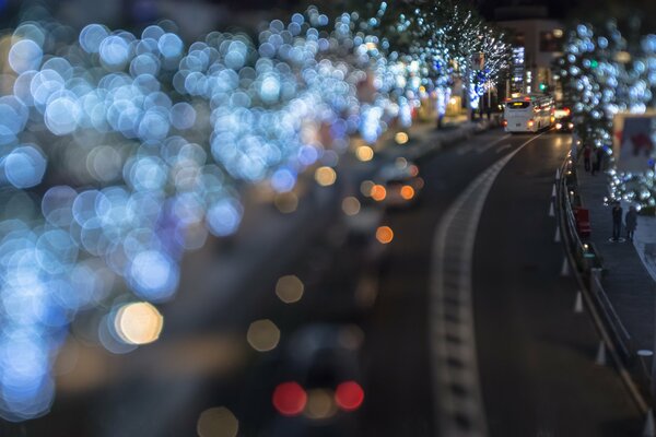 El tren corre por la noche. Año Nuevo Tokio