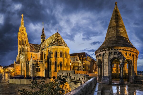 En Hungría, en Budapest, la iglesia de San Matías es muy antigua