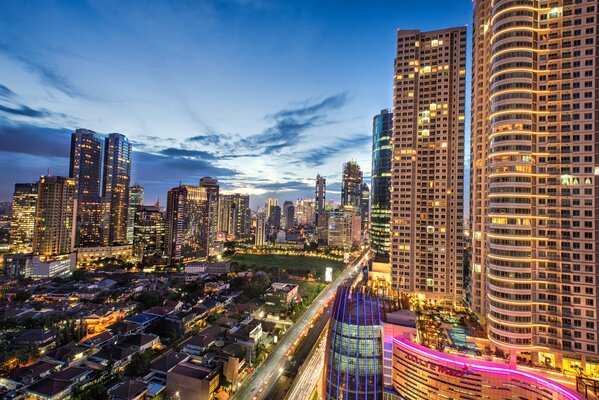 Luci e bellezze di edifici in Indonesia
