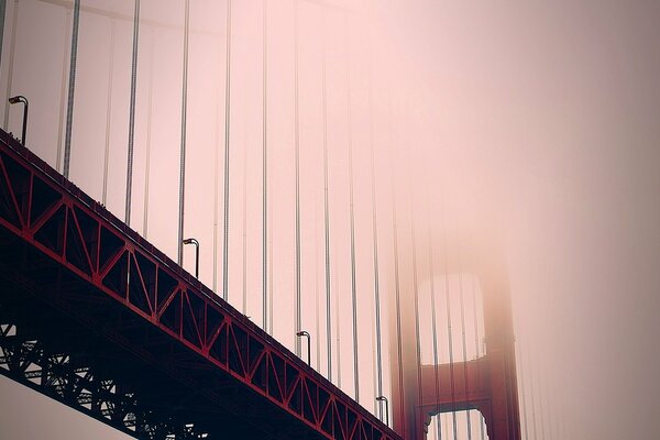Nachtnebel erfasst Brücke