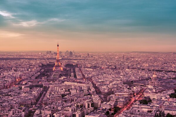 Panorama de Paris romantique dans l après-midi
