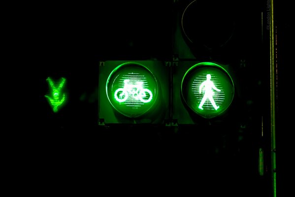 Il semaforo si illumina di icone verdi