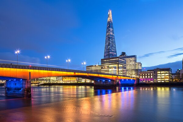 Londres Du Soir. Pont sur la Tamise