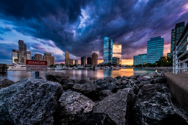 Vista de los rascacielos de nueva Jersey desde la costa