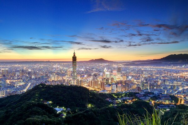 Vista panoramica della città di notte in Cina