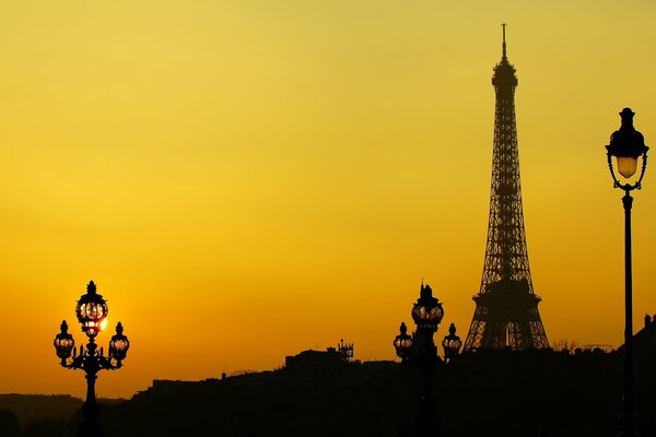 Silhouette de la tour Eiffel en France