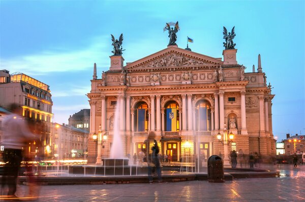 Fontaine au théâtre en Ukraine lointaine
