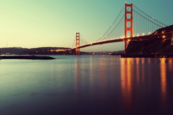 Le célèbre Golden Gate Bridge de San Francisco