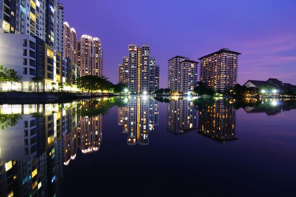 Kuala Lumpur in Malaysia Wolkenkratzer in der Nacht