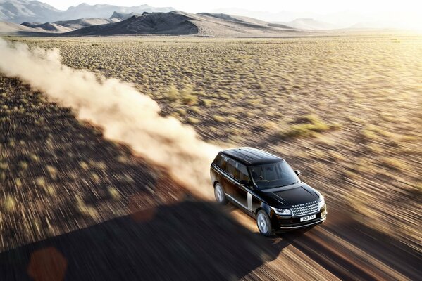 Renge Rover, une course automobile dans le désert