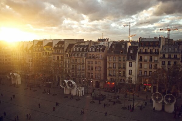 Pariser Häuser, Sonnenaufgang über der Stadt