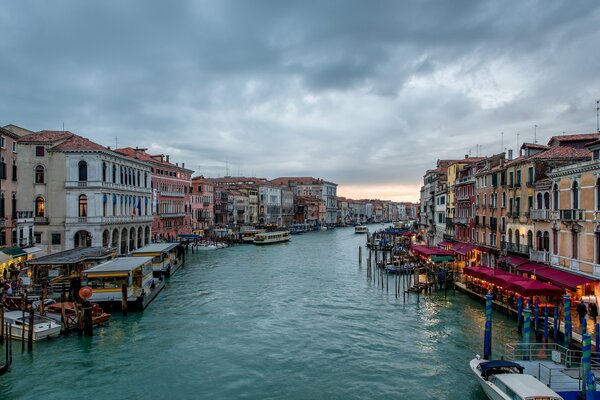 Italie, paysage simple du soir