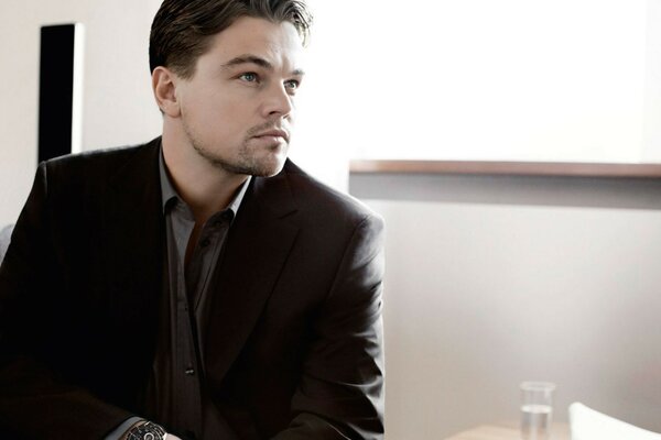 Leonardo DiCaprio w garniturze