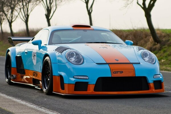 Supercar Porsche. Inizio della corsa