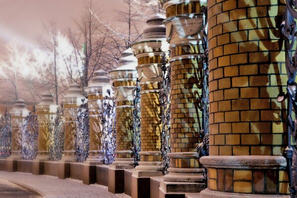 Достопримичательность Санкт-Петербурга: храм Спаса-на-крови