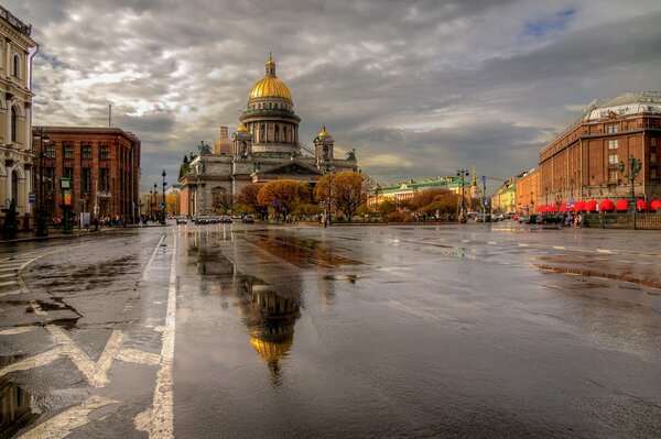 Isaakskathedrale. St. Petersburg nach dem Regen