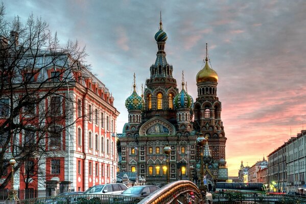Храм я куполами в сант-питербурге