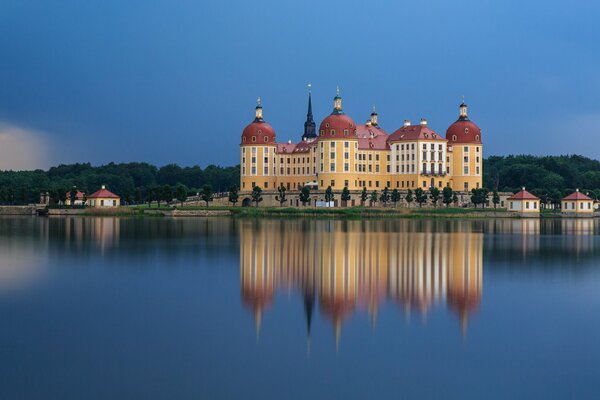 Reflection of the castle in clear waters