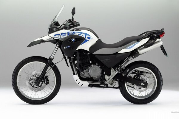 Mountain moto BMW bianco nero