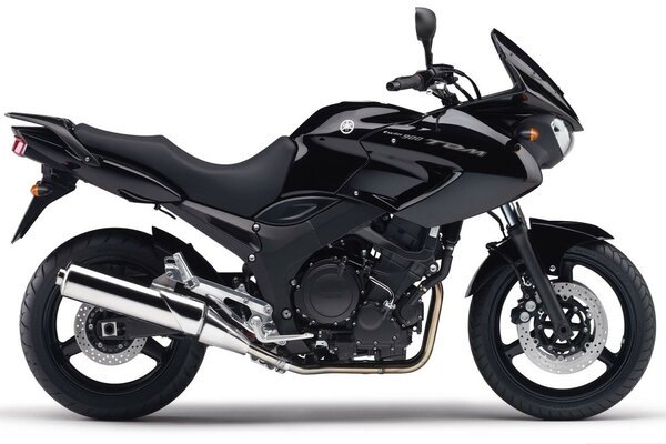 Moto noir sur fond blanc