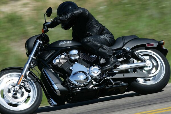 Moto harley Davidson in stile nero