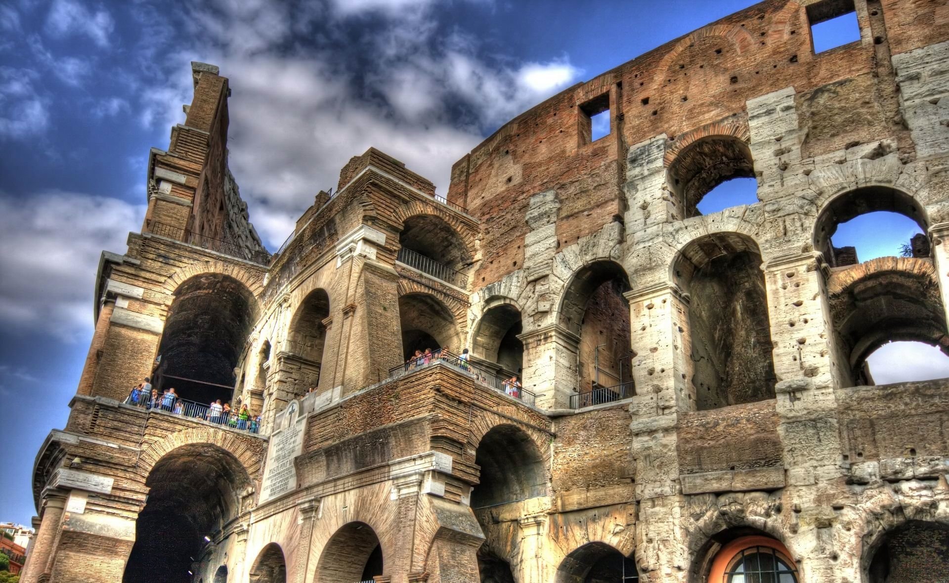 coliseo italia gente cielo