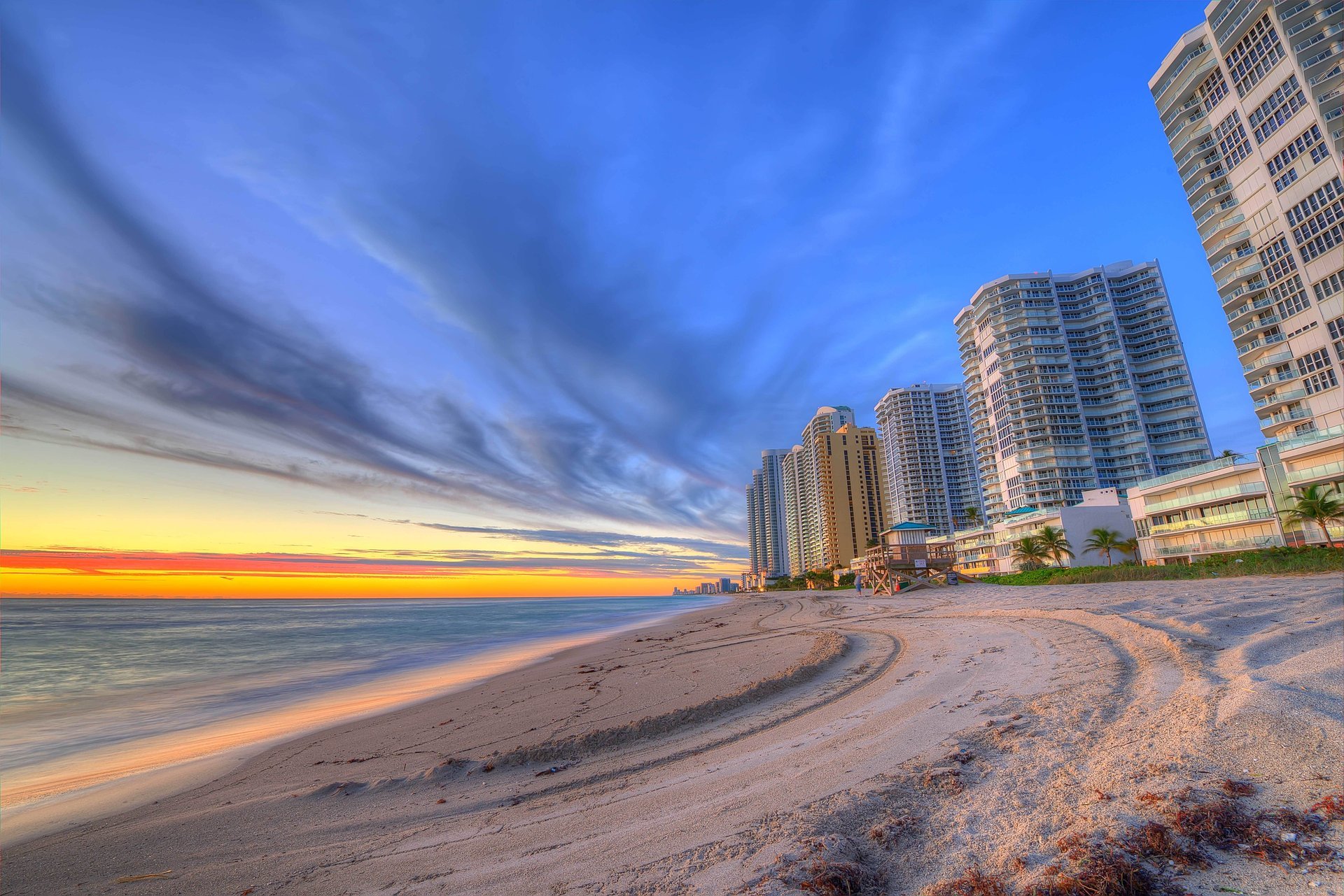 miami floryda wieczór zachód słońca domy wieżowce plaża ocean vice city