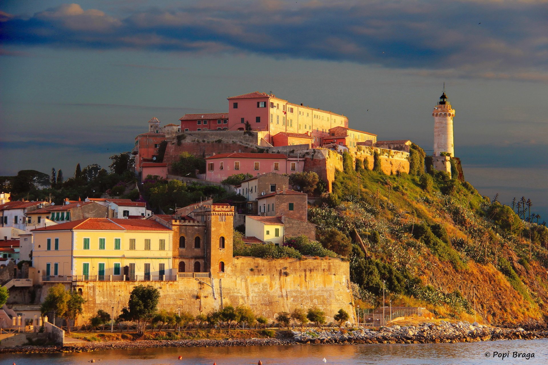 italien häuser insel leuchtturm toskana portoferraio stadt fotos