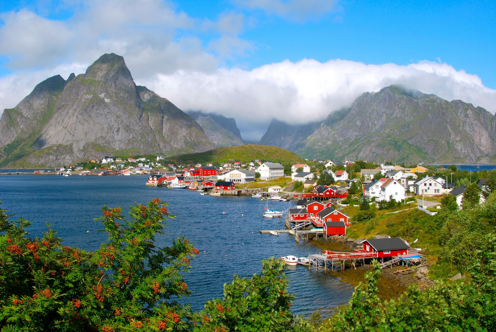 norvegia montagne fiume nordland moskenes nuvole città