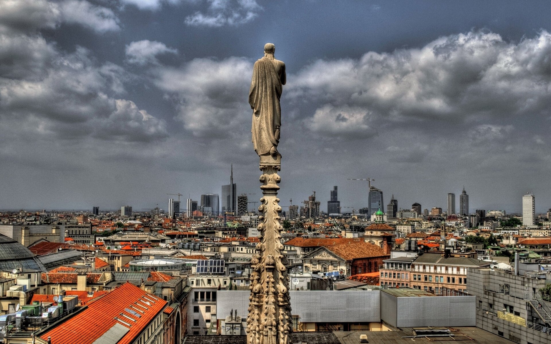 mediolan lombardia włochy anioł stróż budynki panorama