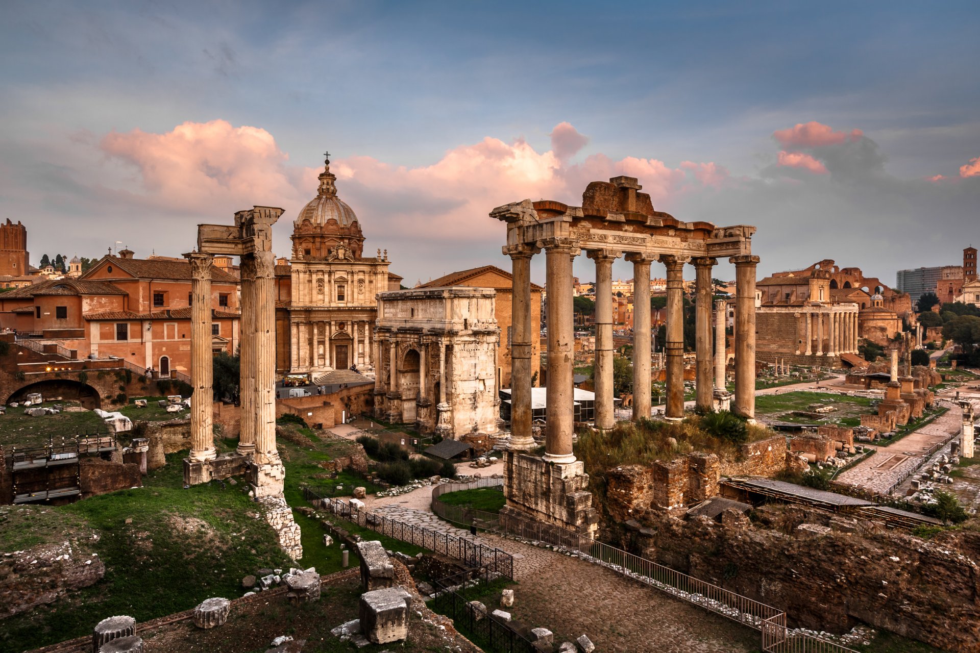 forum romanum septymiusz sewer arc świątynia saturna rzym włochy łuk triumfalny świątynia saturna plac ruiny kolumny