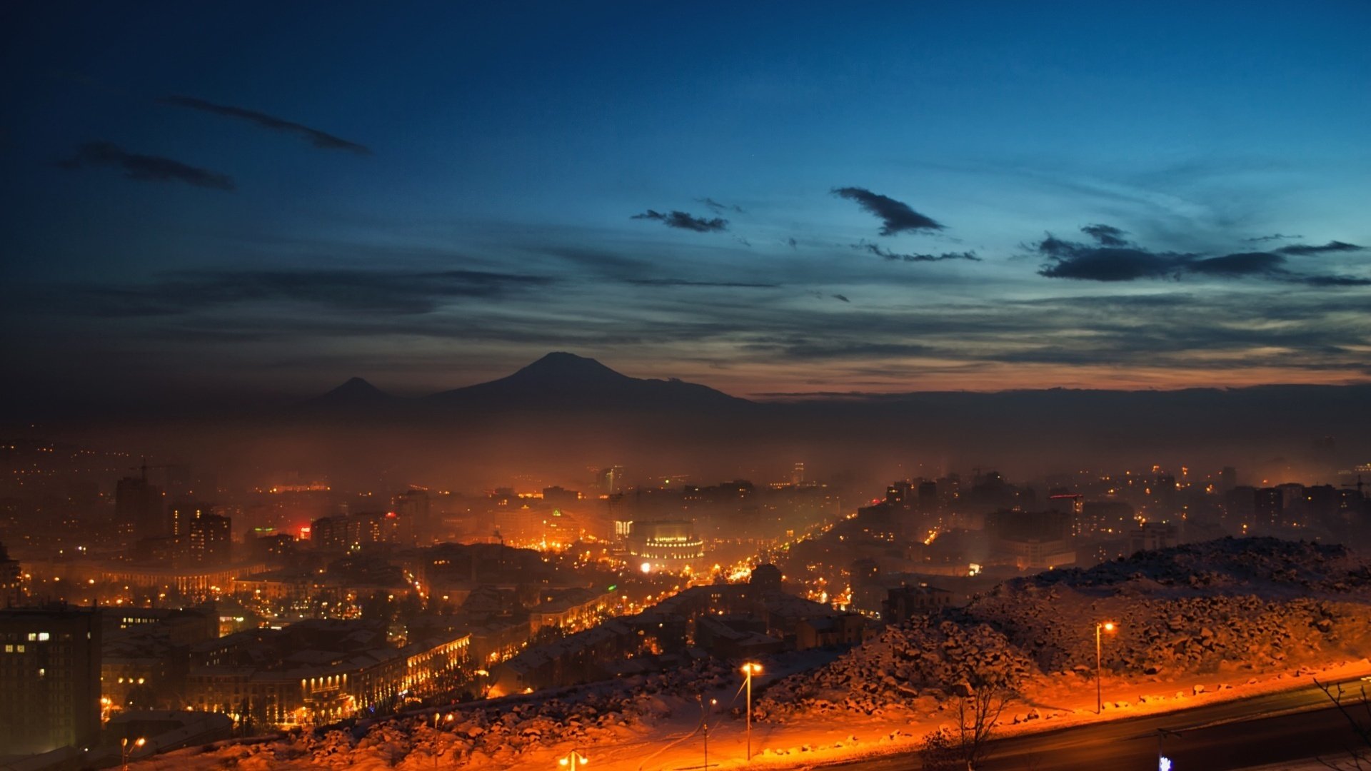 armenia erewan niebo chmury góry noc światła