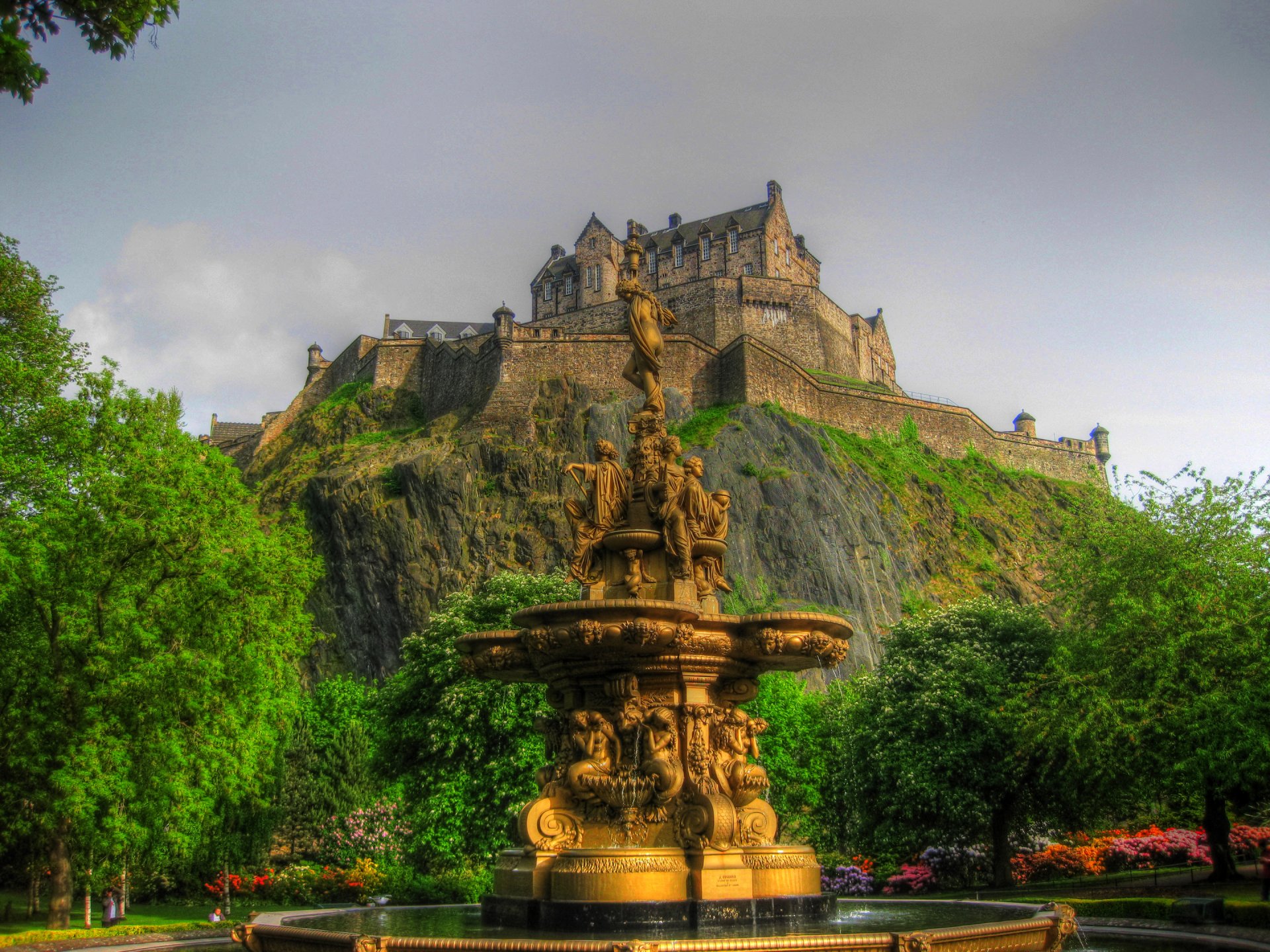 edinburgh schottland himmel berg hügel bäume schloss sterling brunnen park blumen