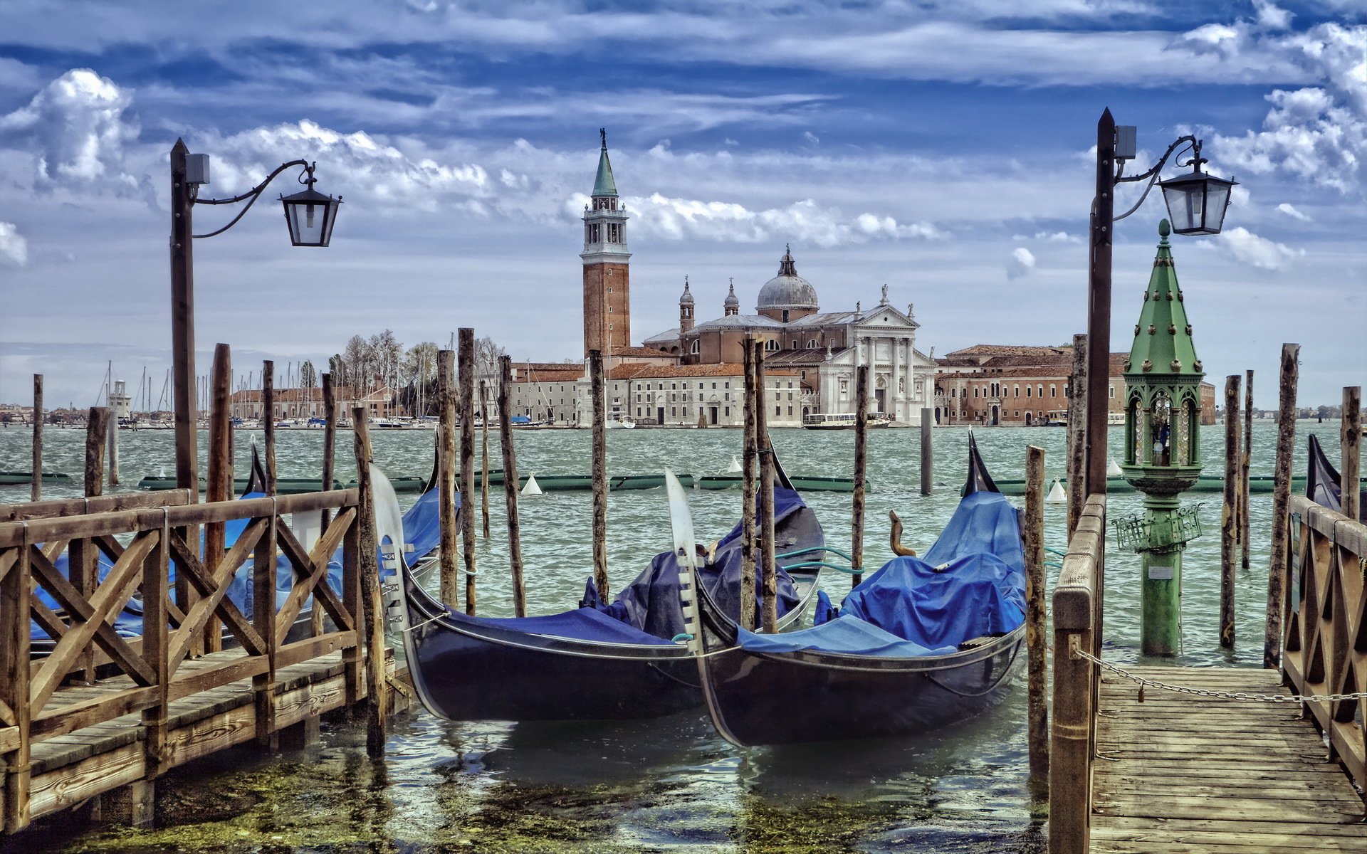 venecia góndolas ciudad